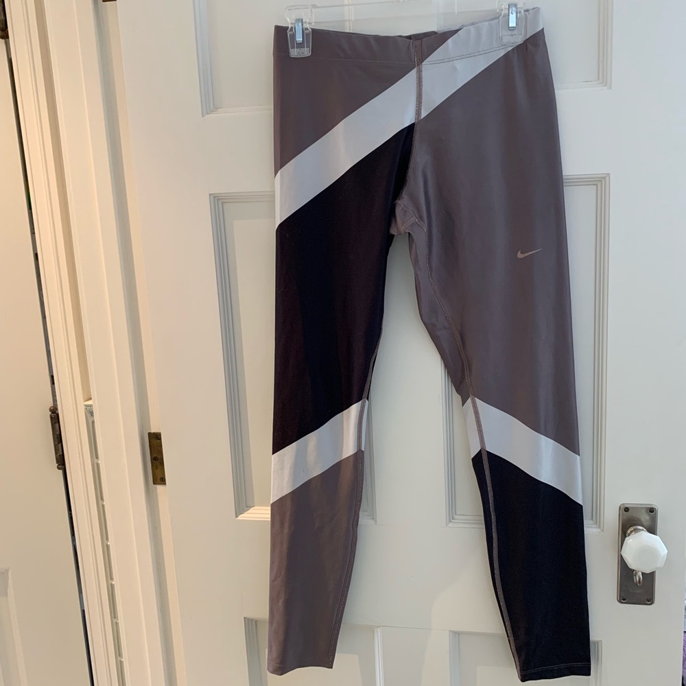 Fun dri-fit Nike leggings size M! Never worn